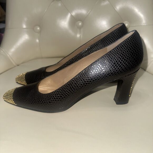 Stuart Weitzman Black Studded Leather Gold Metal Cap Toe Heel Accent Sz 7.5 AAAA - Picture 4 of 10